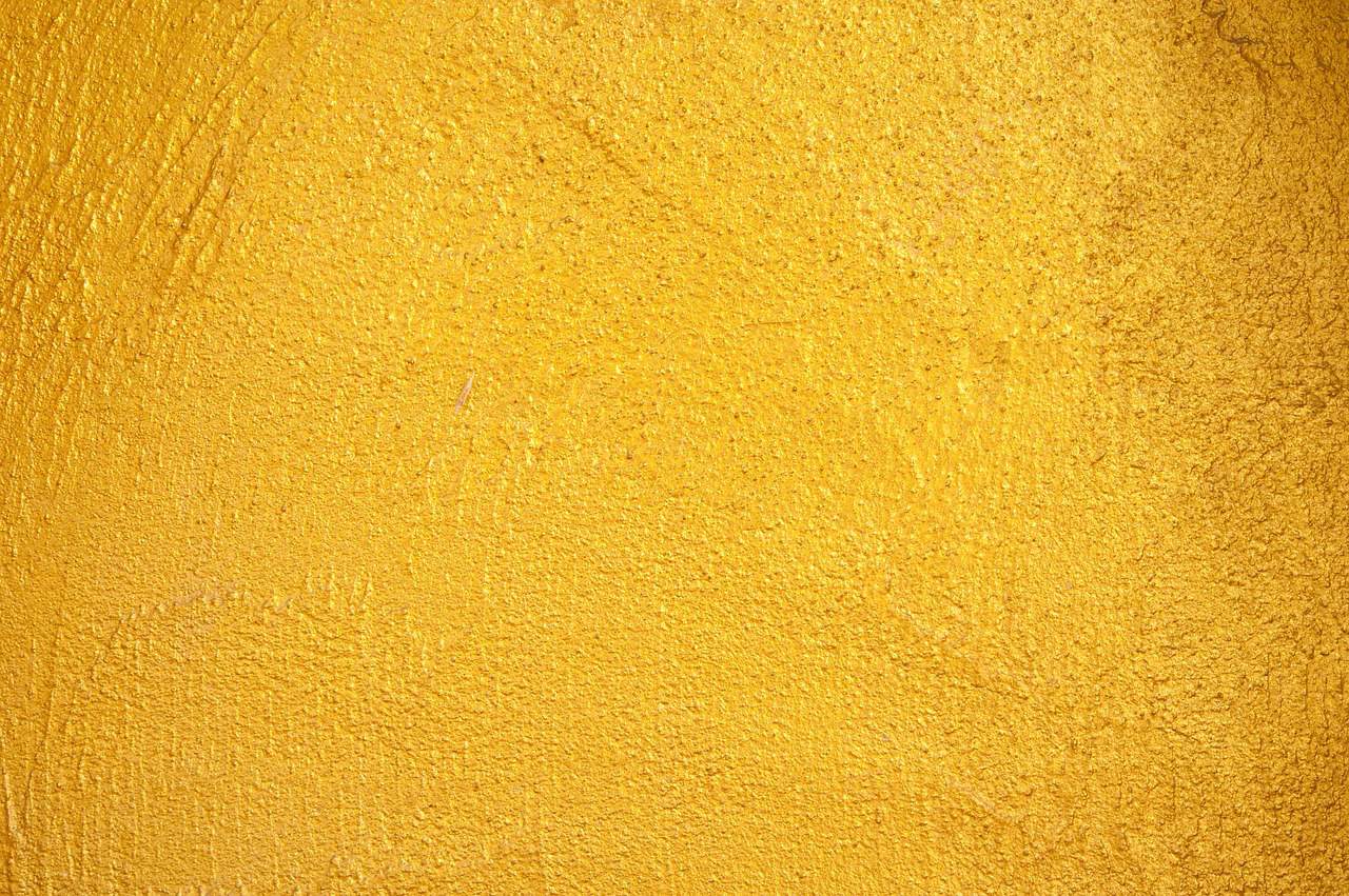 קיר בטון צהוב