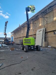 במות הרמה לבנייה: עדיף לקנות או לשכור?
